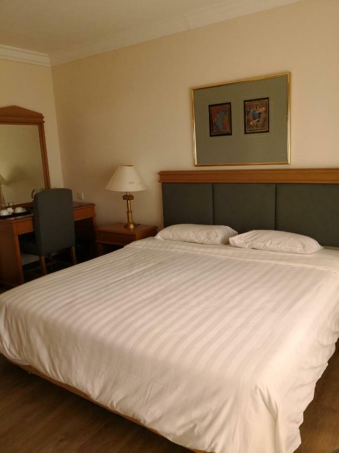 The Executive Hotel Lahad Datu Exterior foto